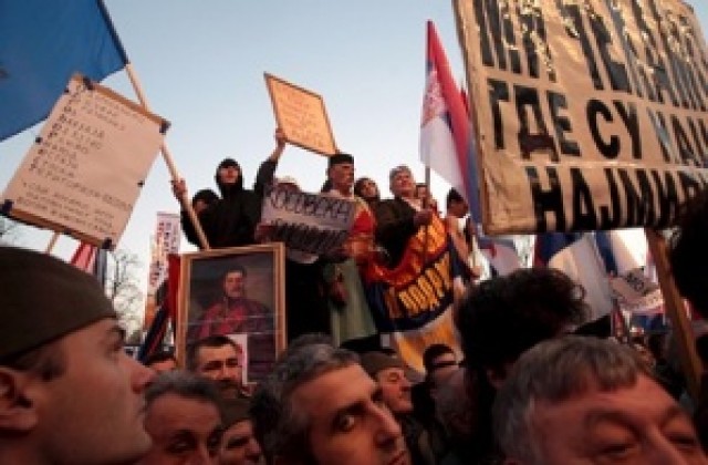 150 ранени при митинга в Белград, сръбската телевизия спря US филмите