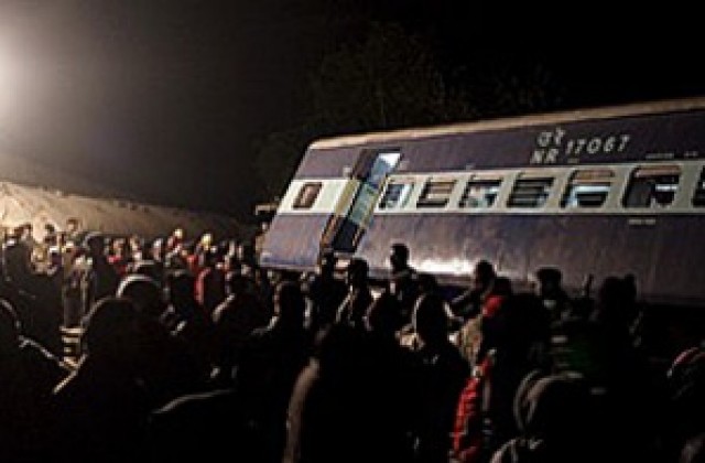 14 души бяха прегазени от влак в Индия