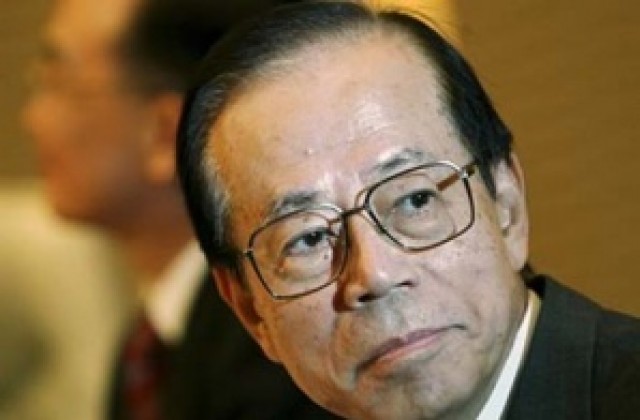 Японският премиер защити министъра на отбраната