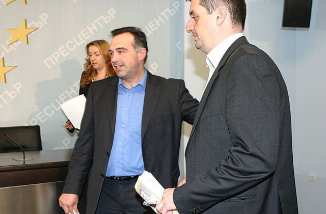 А. Кутев: Министерски оставки не решават проблема със спрените евросредства