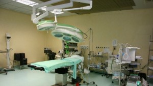 Световноизвестен кардиолог оперира пет деца у нас