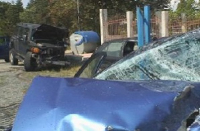 Мъж изгоря в колата си, след удар в дърво