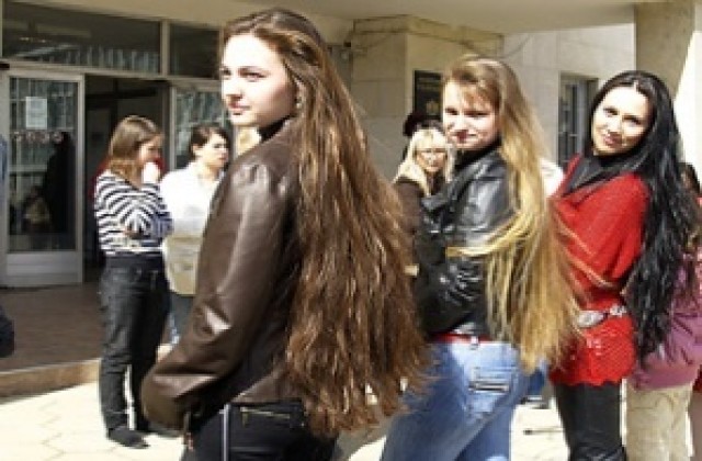 Дълги коси по метър показаха момичета от Търговище