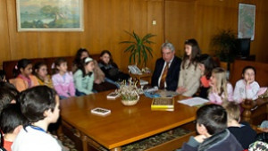 Третокласници заеха кметския стол в Търговище