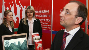 Приемат близо 100 студенти за стаж в администрацията