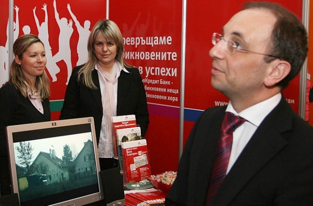 Приемат близо 100 студенти за стаж в администрацията