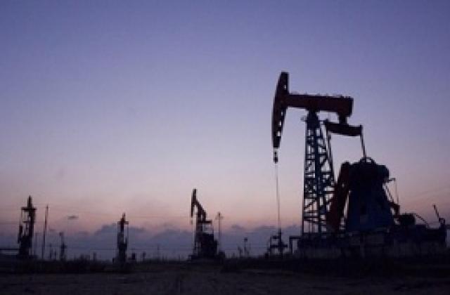Лекият суров петрол падна до 106,42 долара за барел