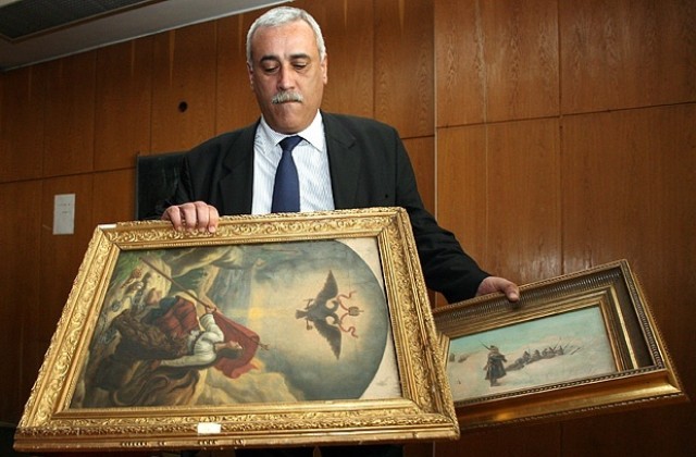 Крадецът на картините от НДК остава в ареста