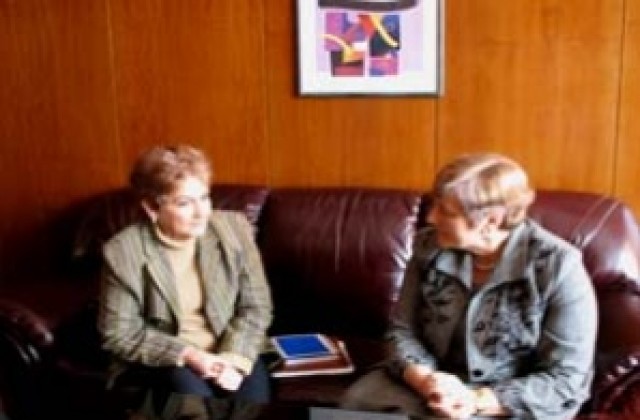 Кубинският консул посети Шуменския университет