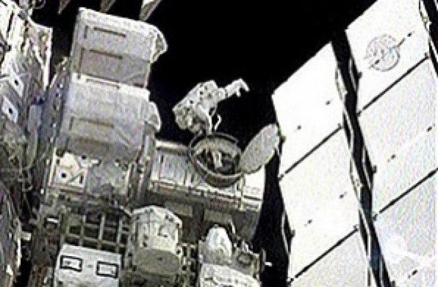 Приключи последното излизане в открития космос на астронавтите от „Индевър“