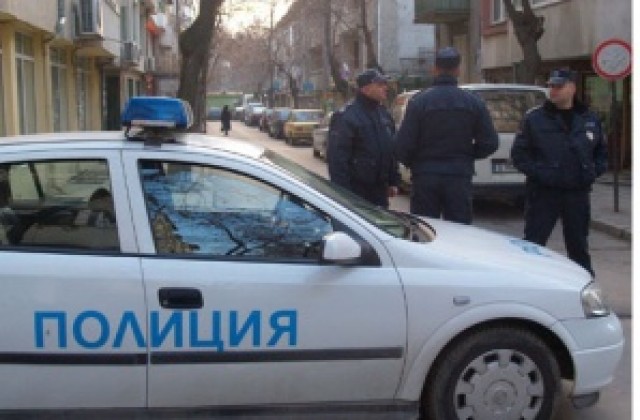 Издирват мъжете, ограбили златарски магазин в столицата