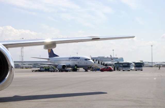 Два самолетa в Полша кацнаха принудително заради буйстващи пътници