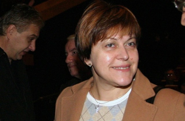 Дончева: Премиерът  има 48 часа да отстрани Петков