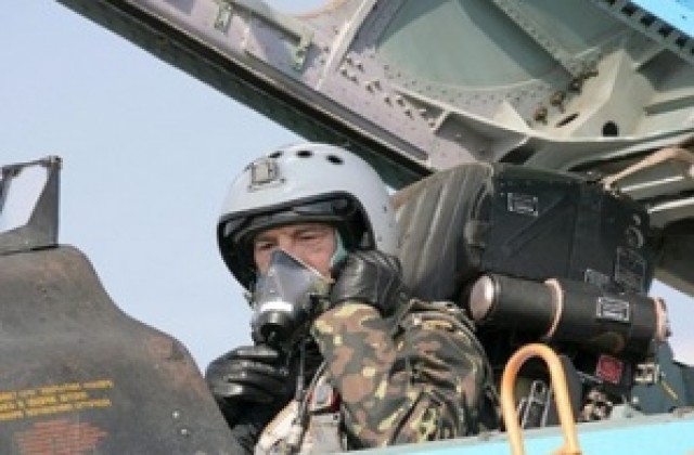 Юшченко пилотира за кратко изтребител Су-27