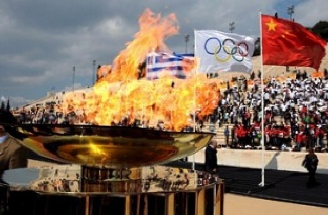 Китайският президент запали Олимпийския огън