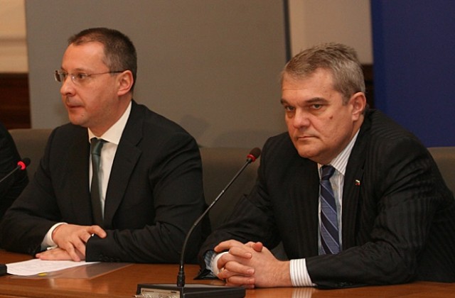 Министър Петков няма да подава оставка