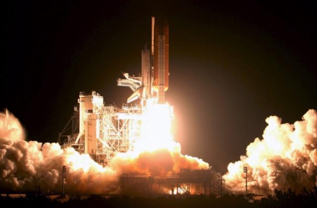 НАСА отложи изстрелването на Дискавъри