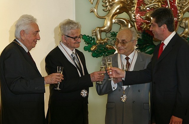Президентът връчи ордени на шестима българи