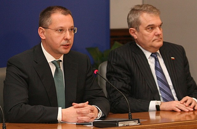 Петков даде МВР-доклада на Станишев, вътрешната комисия – също