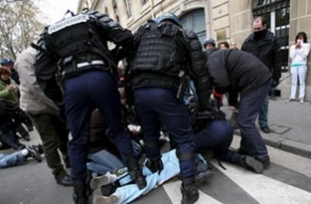 Протест в Париж завърши със сблъсъци и сълзотворен газ