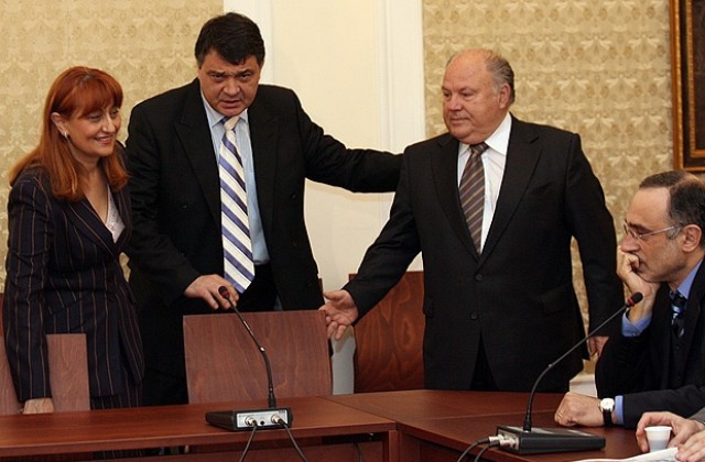Опозицията в парламента даде на ГЕРБ да представи мотивите за вота на недоверие