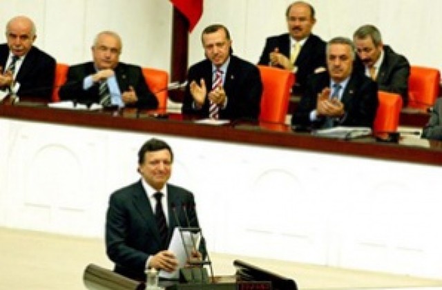 Барозу призова Турция към компромиси