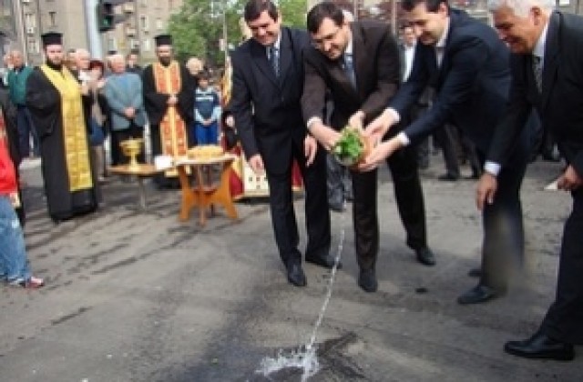 Славчо Атанасов: Ремонтираме 300 улици