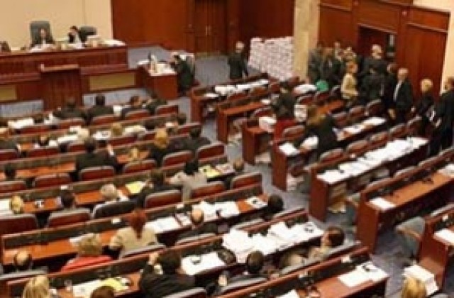 Насрочиха изборите в Македония за 1 юни