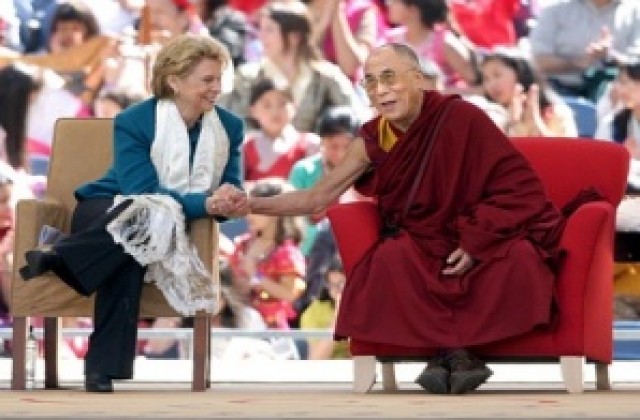 Хиляди слушаха проповедта на Далай лама в Сиатъл