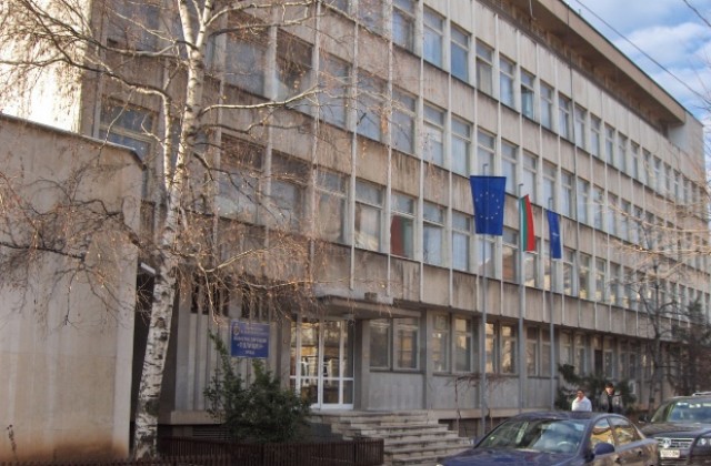 Разследват полицай след сигнал до Дарик