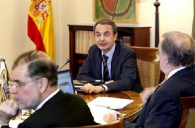 Доминацията на жените в кабинета на Сапатеро предизвика дебати