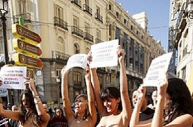 Агитационна кампания с еротичен календар завърши с фалит