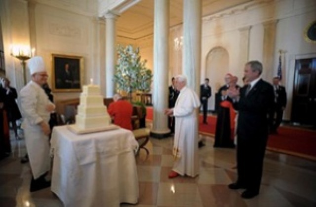Над 9000 души поздравиха папата за рождения му ден в САЩ