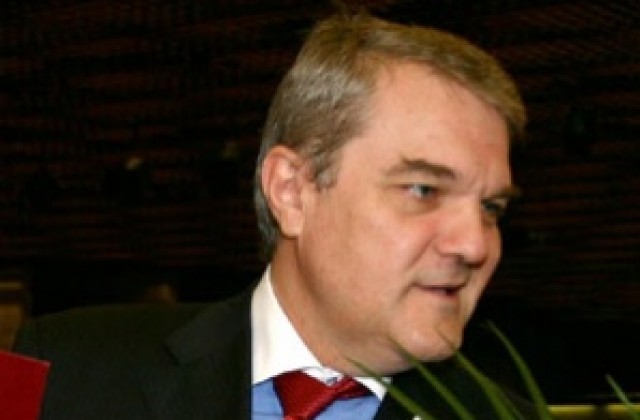 Петков отговаря на въпроси в парламента