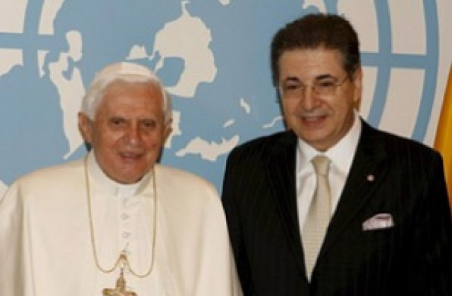 Папа Бенедикт XVI призова за спазване на човешките права