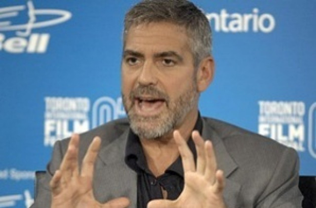 На Клуни му харесвало да облича женски дрехи
