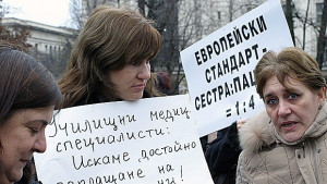 Вдигат парите за работно облекло на медсестрите в столичните детски