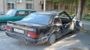 Неправоспособна жена рани леко двама души в катастрофа