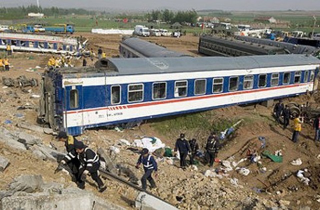 Човешка грешка е причина за влаковата катастрофа в Китай
