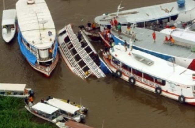 Над 30 души са загинали при потъването на ферибот в Бразилия