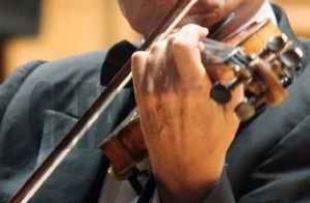 Музикантът, забравил цигулката си в такси, дава безплатен концерт