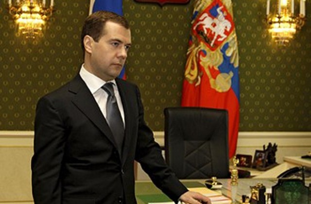 Защо Медведев?
