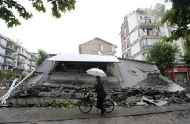 Дъждове затрудняват помощта в пострадалите китайски райони