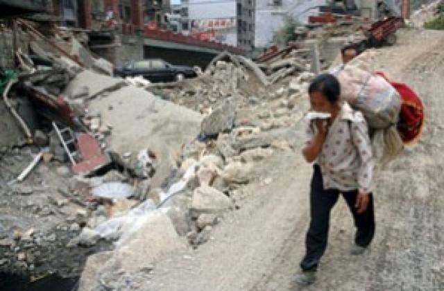 Китай ще наказва за злоупотреби с помощите след земетресението