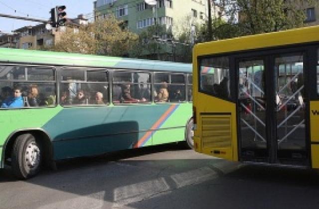 Автобусни превозвачи вдигат цените на билетите