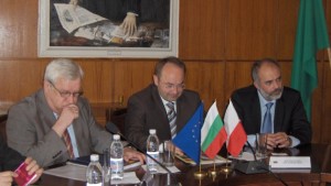 Полският посланик застава зад идеята за филиал на полски университет