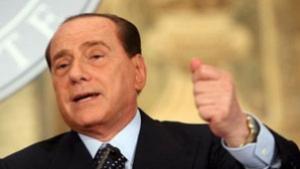 Екипът на Берлускони разцепва общественото мнение в Италия и Европа