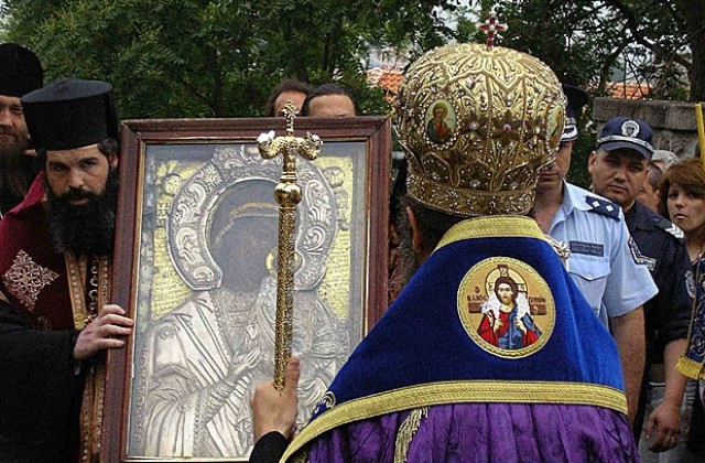 Чудотворната икона от Бачково пристигна в Пловдив