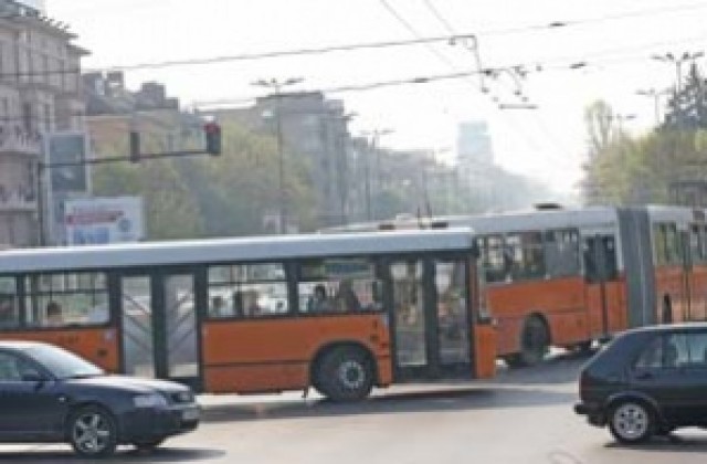 Общинарите в София с безплатни карти за транспорт