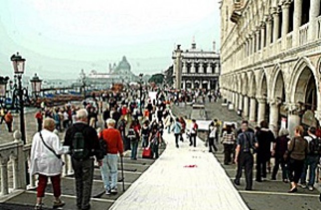 Кметството на Венеция агитира да се пие само чешмяна вода
